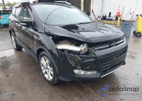 2015 Ford Escape Titanium z USA, uszkodzony, nr VIN 1FMCU9J95FUA75924
